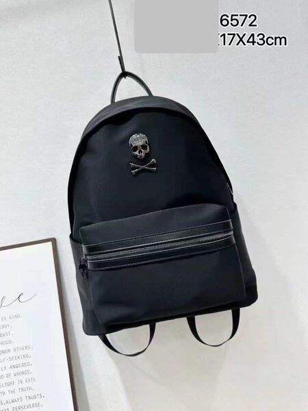 Sac à dos noir avec crâne