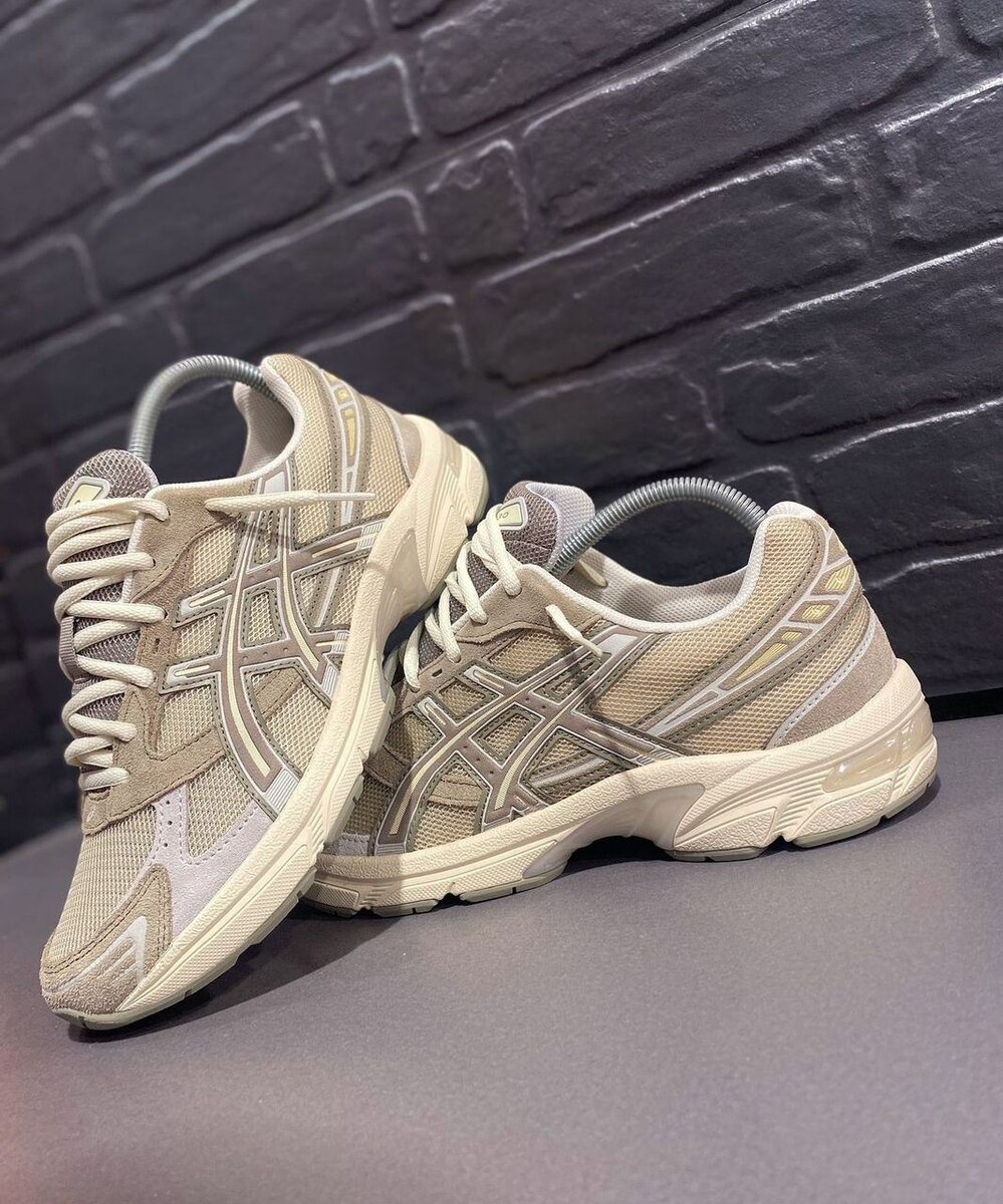 UNE CHAUSSURE ASICS NEW ORIGINALE
