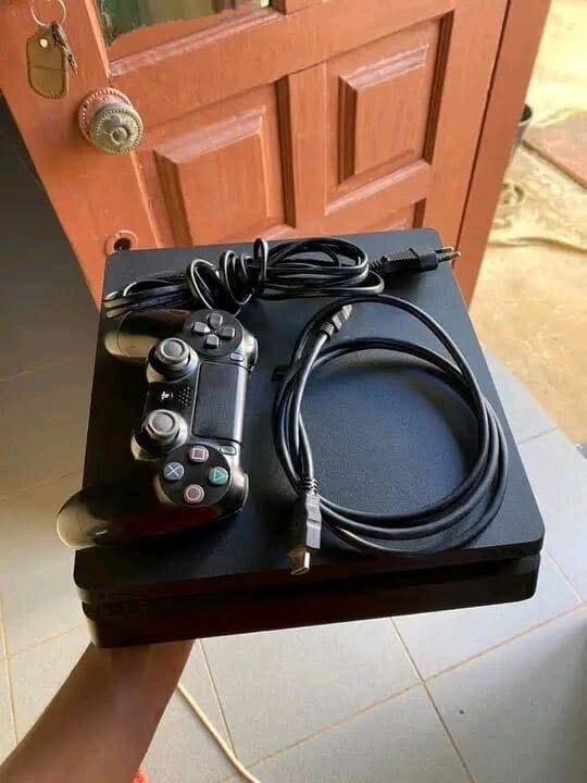 PS4 SLIM 1 TERRA CRACKÉ