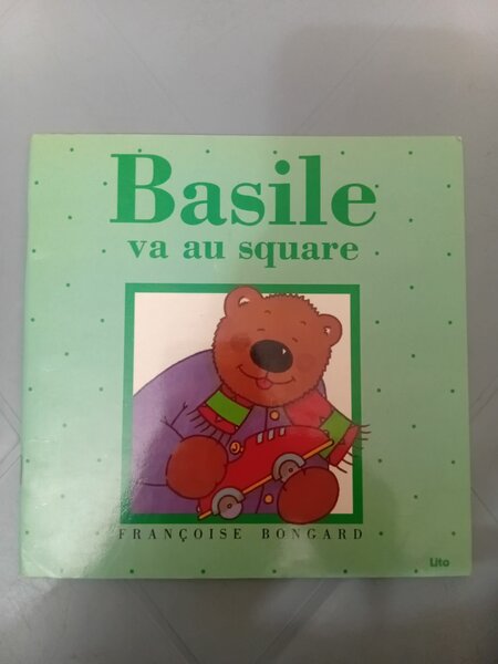 Livre Enfant "Basile va au square"