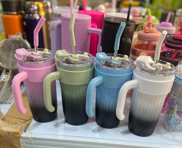 Gourdes isothermes avec paille