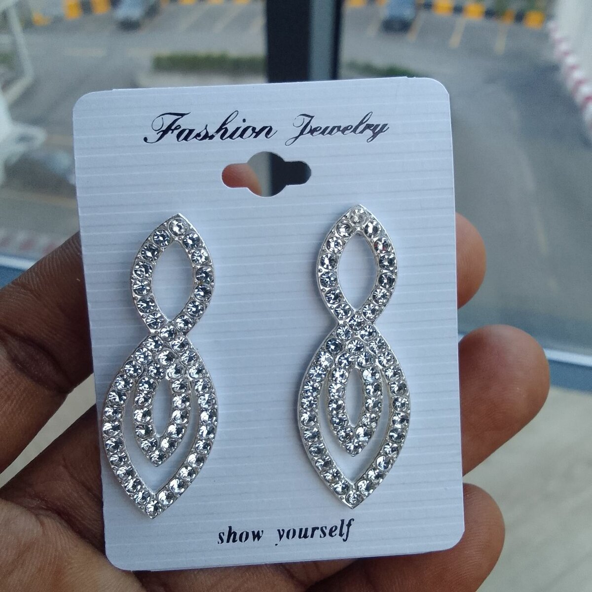 Boucles d'oreilles strass élégantes