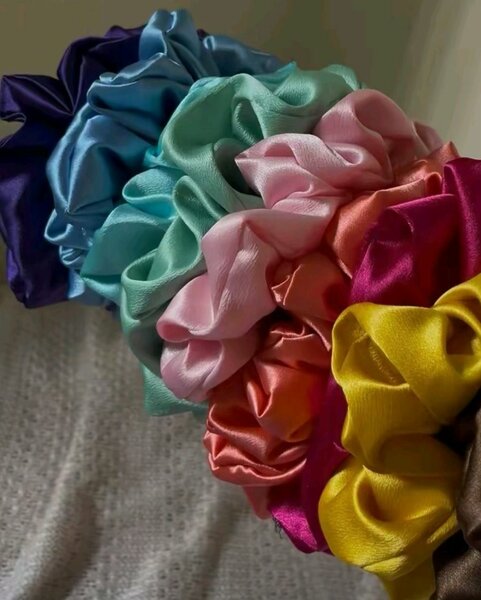 Lot de chouchous en satin colorés