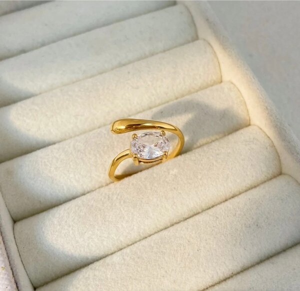 Bague en or avec zircon