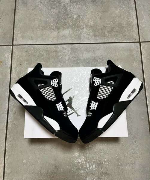 AIR JORDAN 4