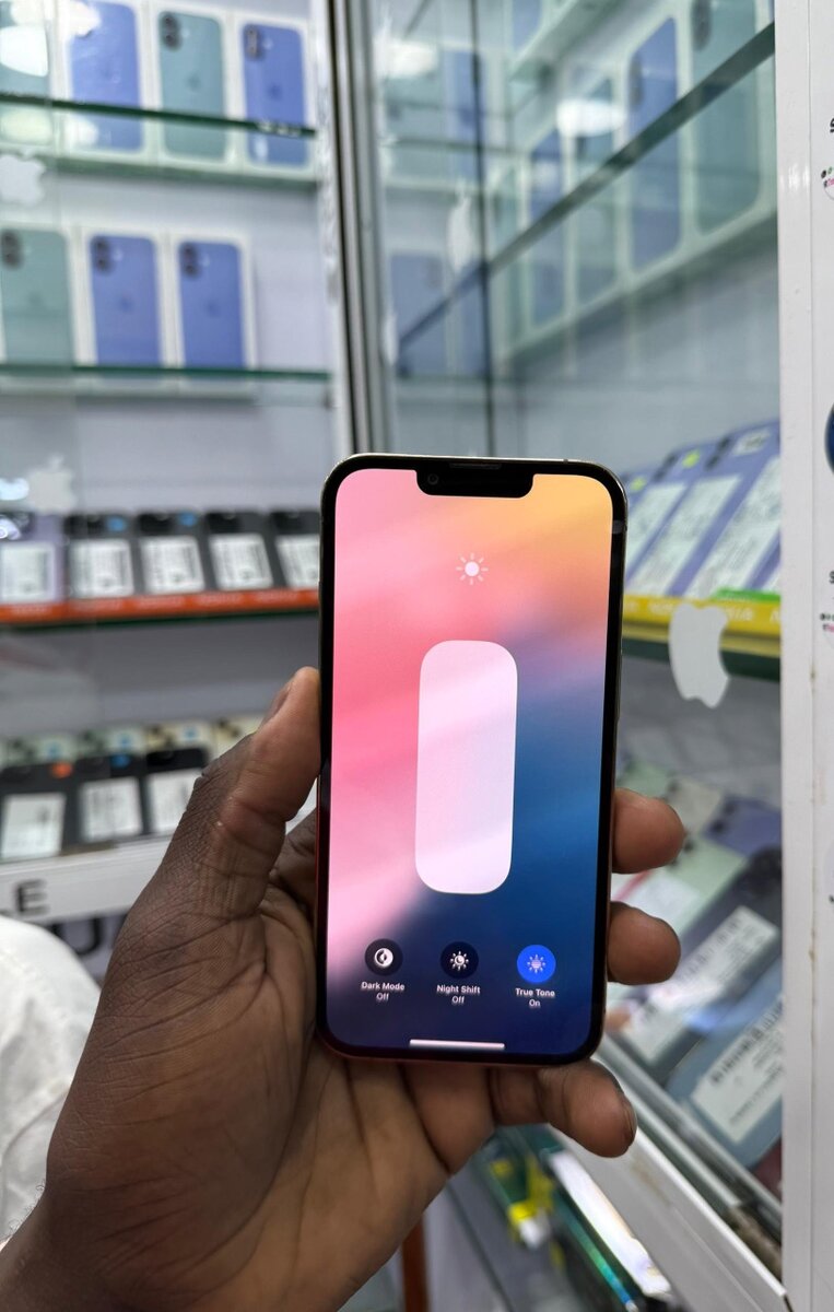 13 pro 128 Go couleur dorée