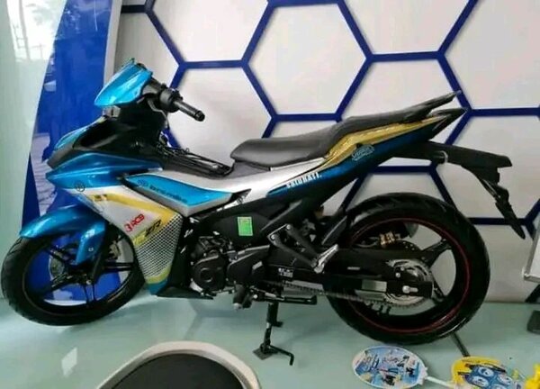 Moto sportive élégante 125cc