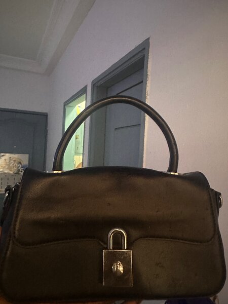 Sac à main noir élégant