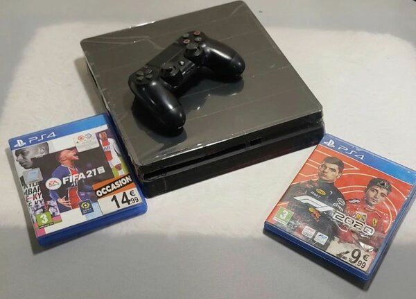 Console PS4 avec manette et jeux