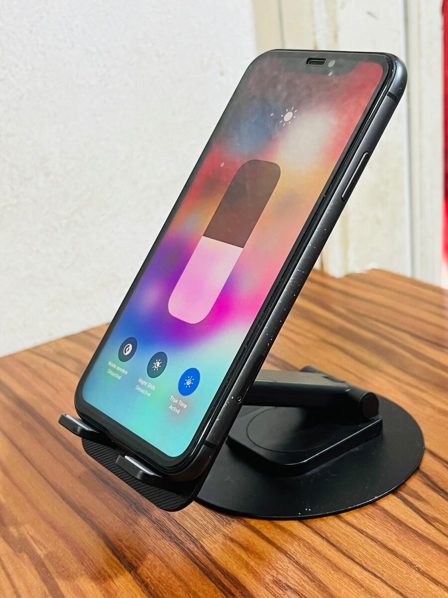 iPhone 11 64gb ( vendu o magasin avec reçu )