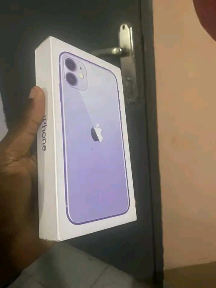 iPhone 11 64GB Violet