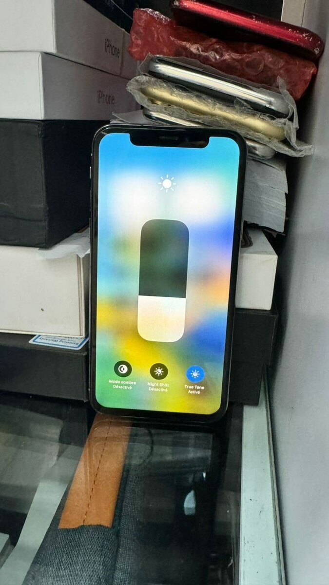 *iphone X 64giga tout passe : 85.000