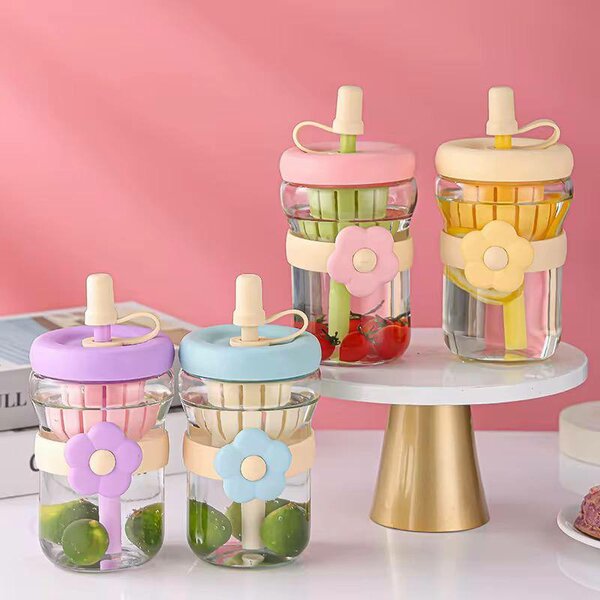 Bouteille d'eau fleuri