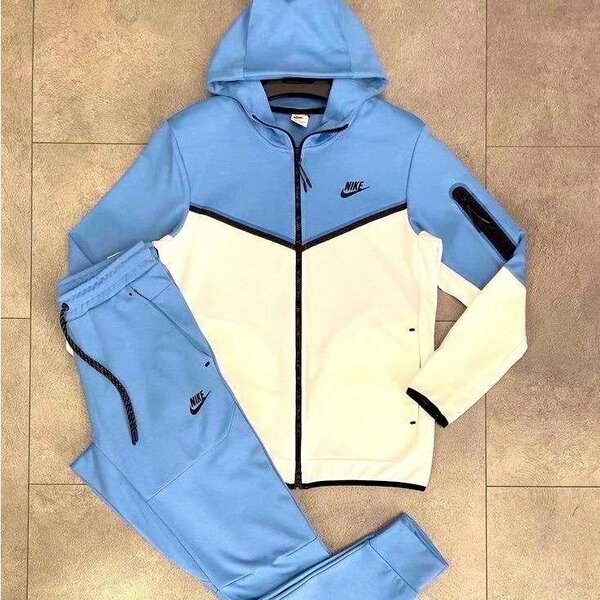 Ensemble de survêtement moderne