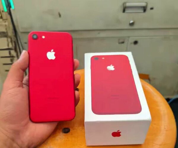 iPhone rouge élégant neuf