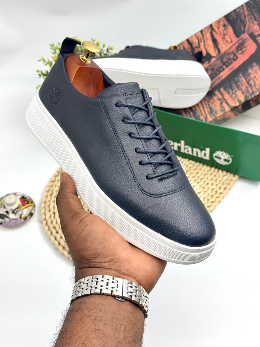 TIMBERLAND BLACK AND WHITE