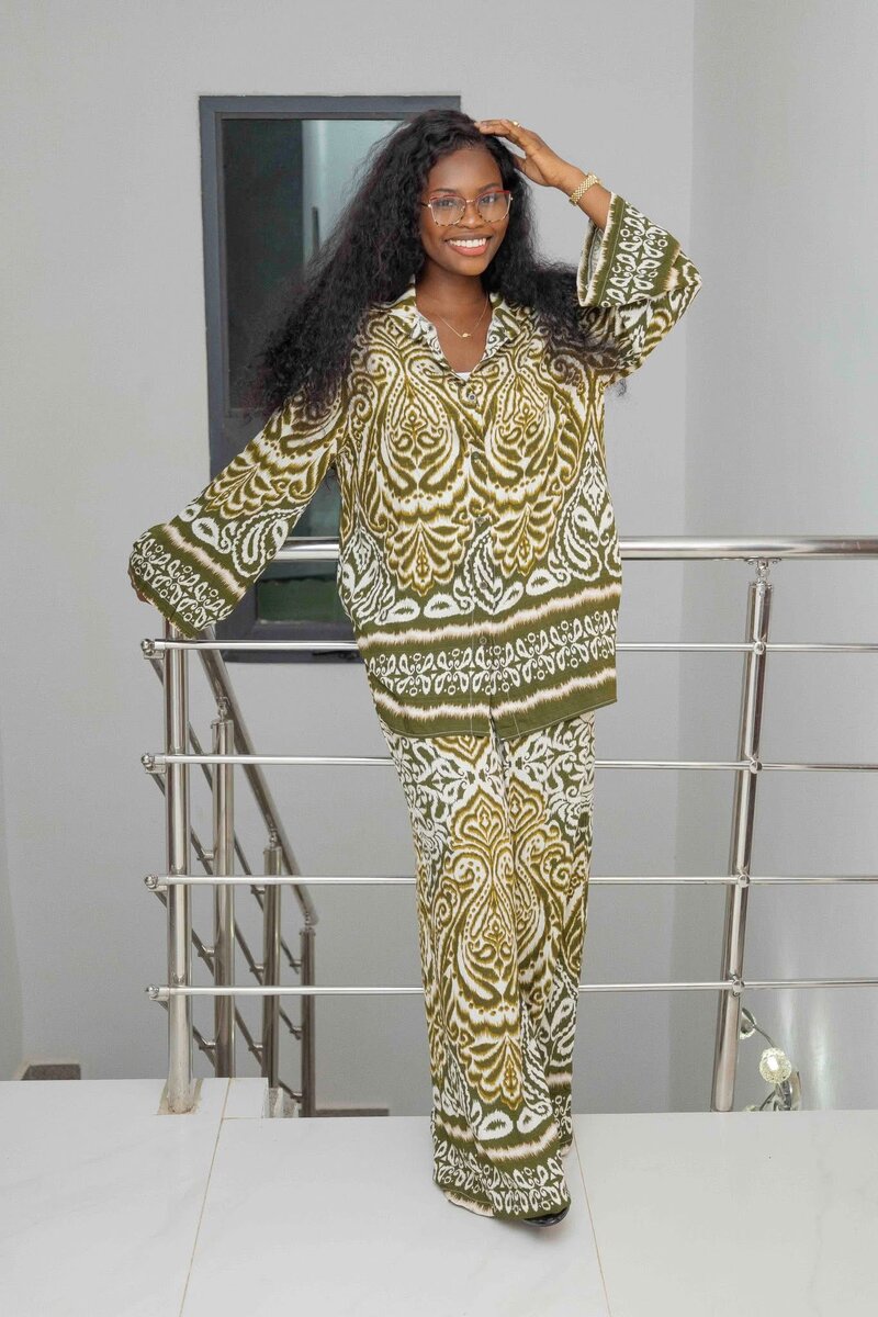 Tenue chic en tissu imprimé