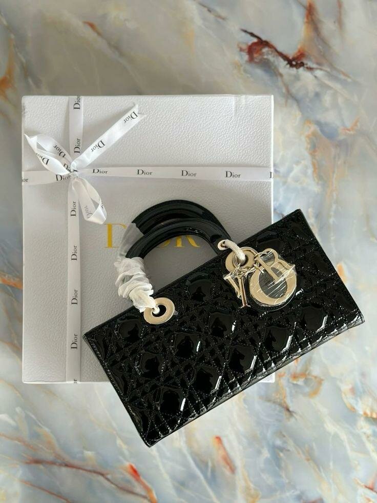 Sac à main en cuir verni Dior