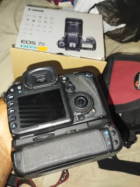 Boitier CANON 7D Mark 1+ gripp