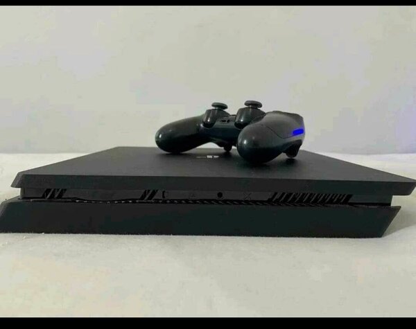 Console de jeu Sony PS4 Slim