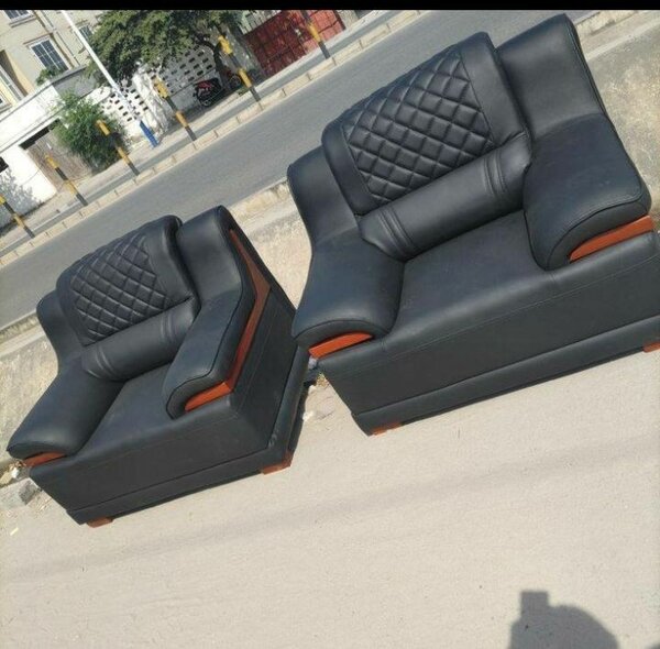 Fauteuil en cuir noir pour salon