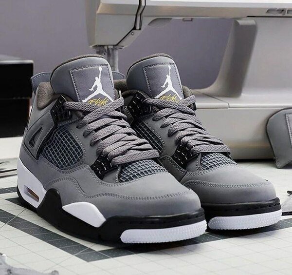JORDAN 4