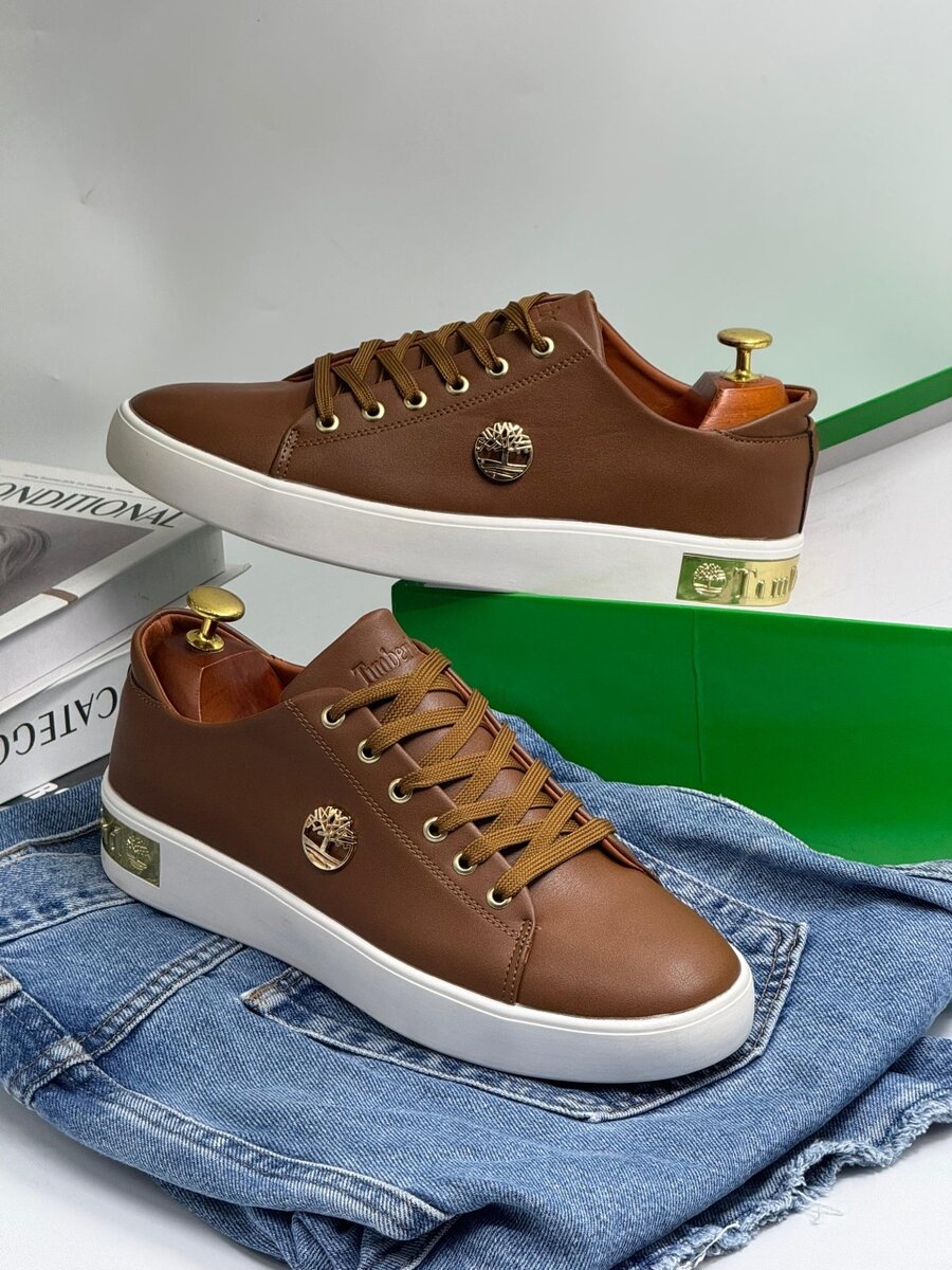 TIMBERLAND BROWN AND WHITE