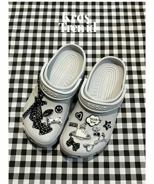 Sabots tendance avec décorations