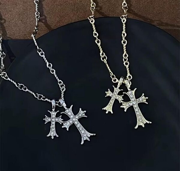 Colliers croix élégants