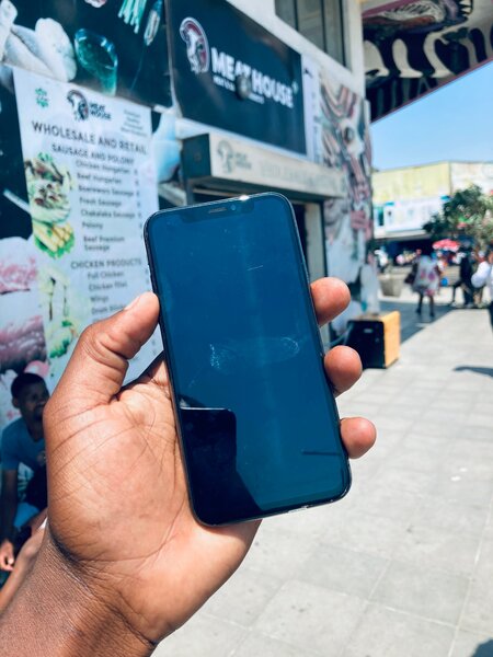 iPhone X available fully functioning