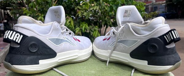 Li Ning Yu Shuai XIII Low C.J