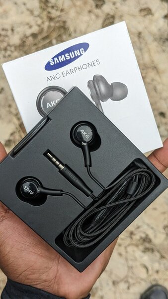 brand new Samsung headsets