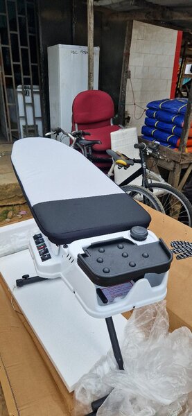 Table à repasser avec fer vapeur