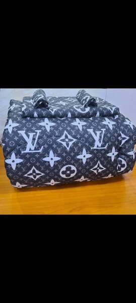 1 Duvet ,2 pillow cases and 1 flat sheet with print