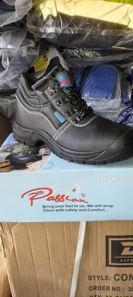 Safety boots