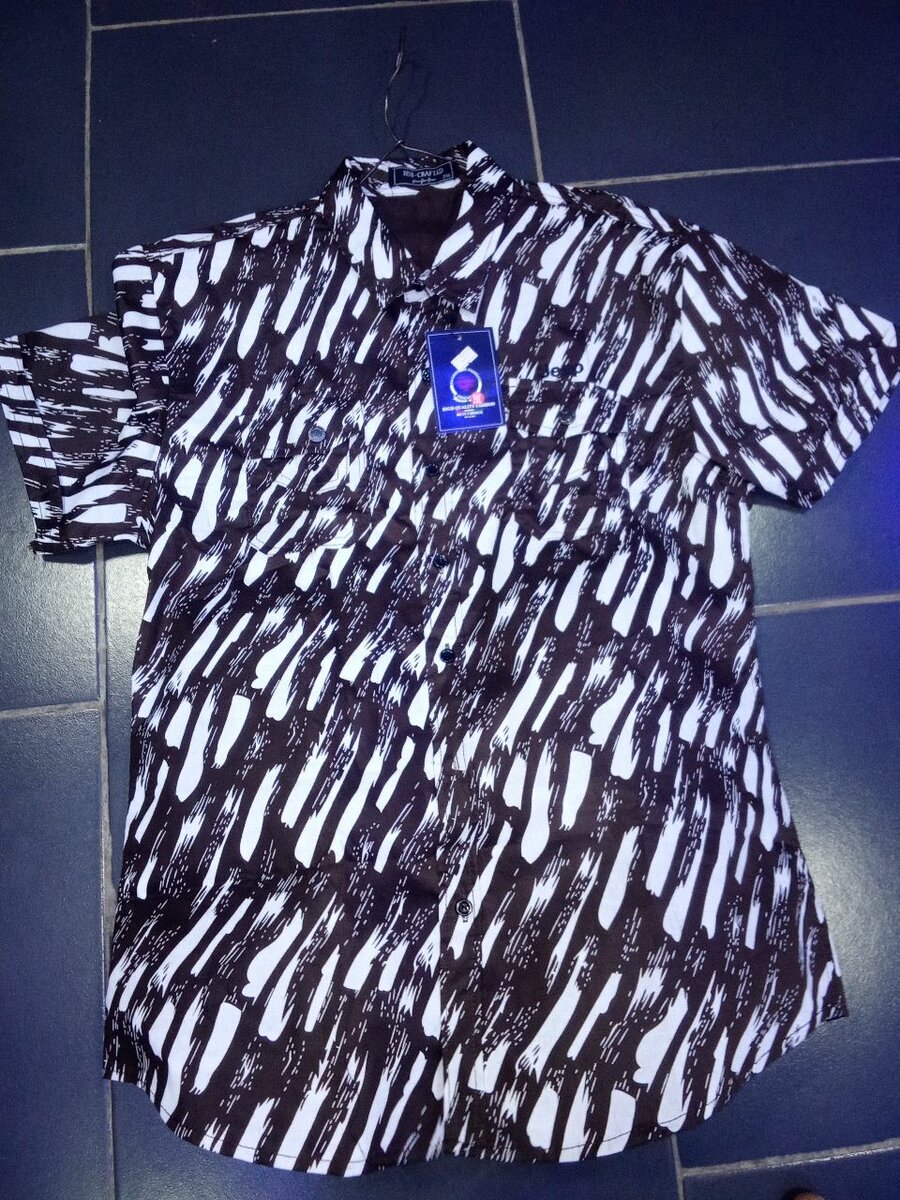 Chemise à motifs géométriques