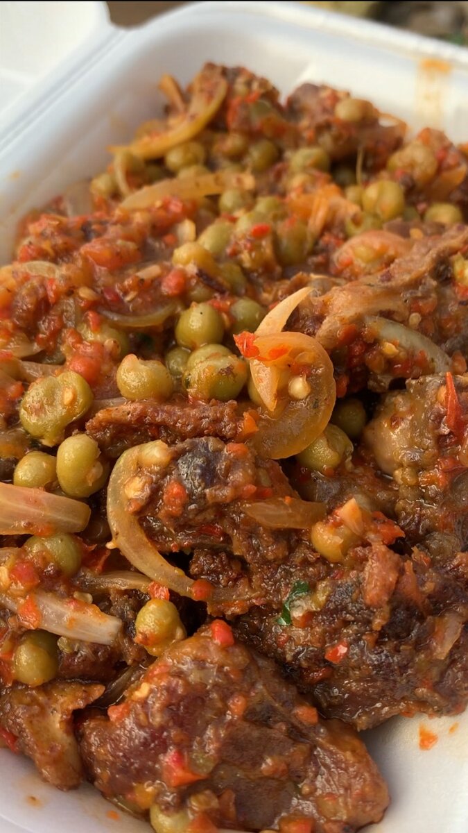 Porc grillé retenir au pois