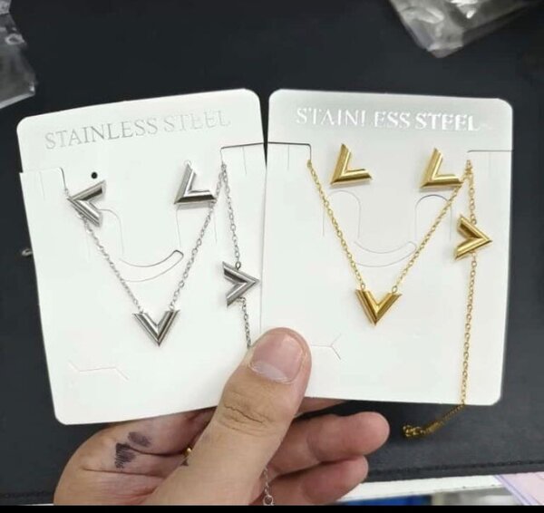 V 3 piece jewelry set
