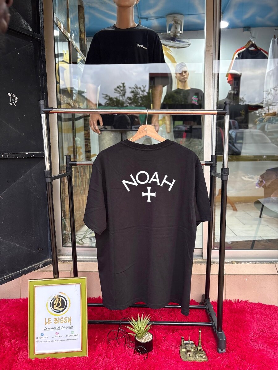 T-shirt noir NOAH