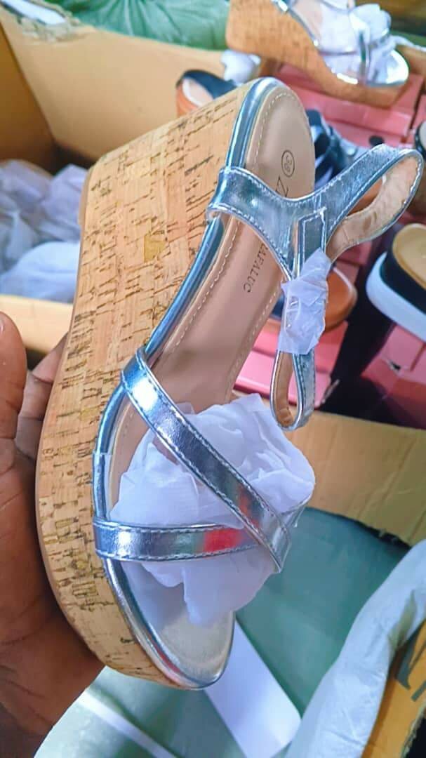 Sandales compensées élégantes