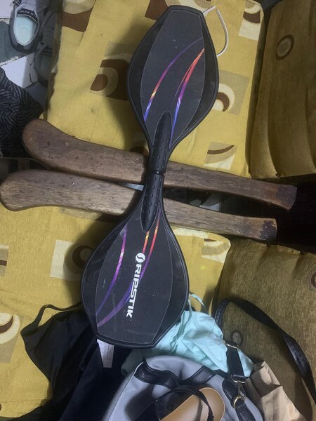 Skateboard à Roues Pivotantes