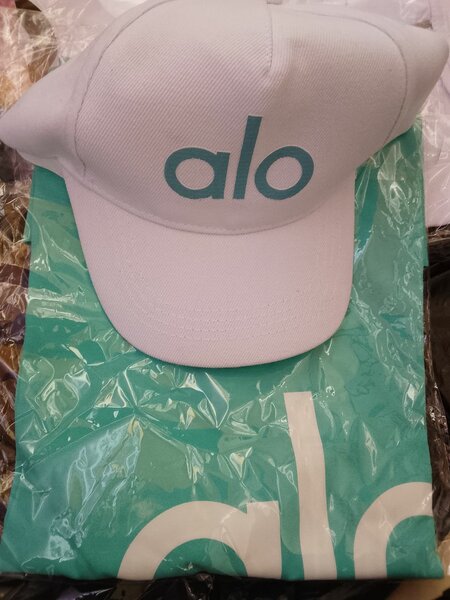 Casquette et T-shirt Alo