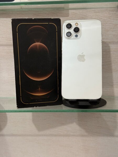 iPhone 12 Pro Max avec Carton