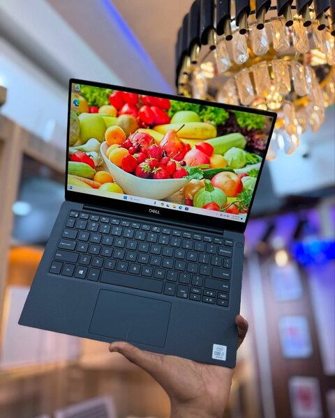 2020 DELL XPS Core i7 TouchBar 4k display 10th generation