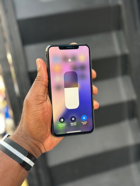 iPhone XS Max 64Go 10/10 troc possible avec garantie et reçu