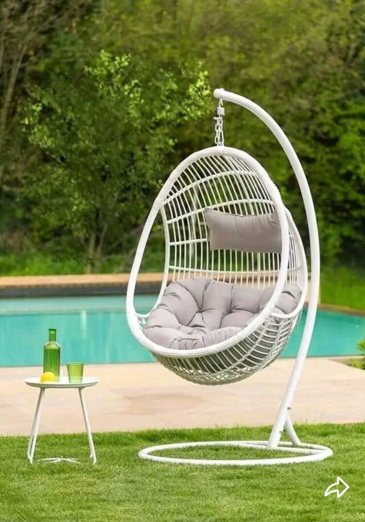 Chaise suspendue en rotin œuf