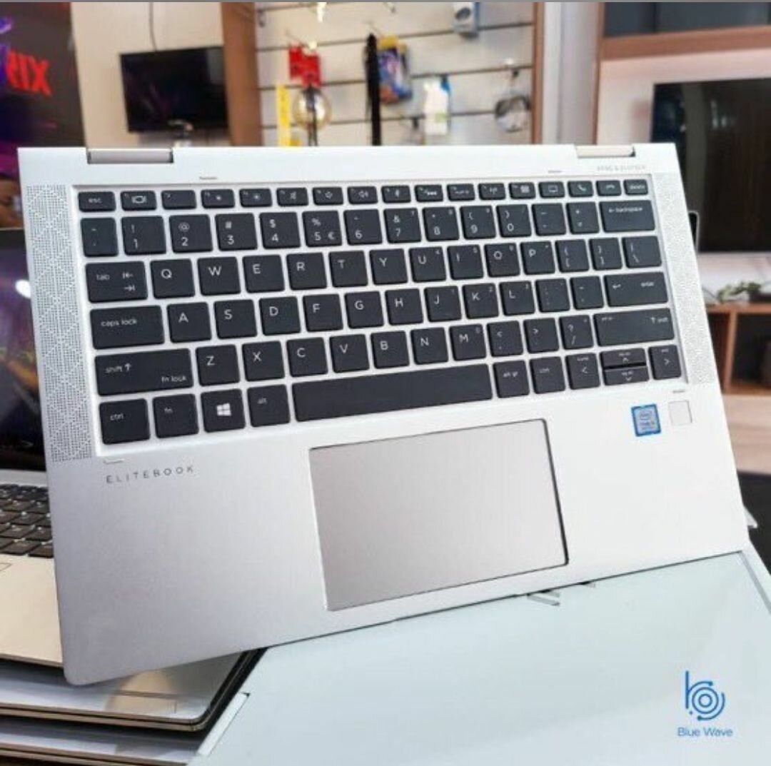 Core i5 7th Gen  Processor of 2.6Ghz 2.7Ghz  8gig RAM  256gi