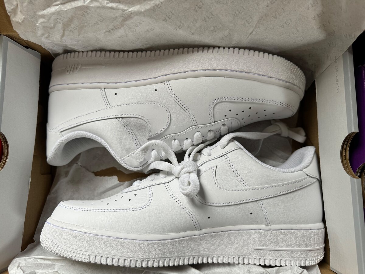 AUTHENTIC NIKE AIR FORCE 1 07 TRIPLE WHITE