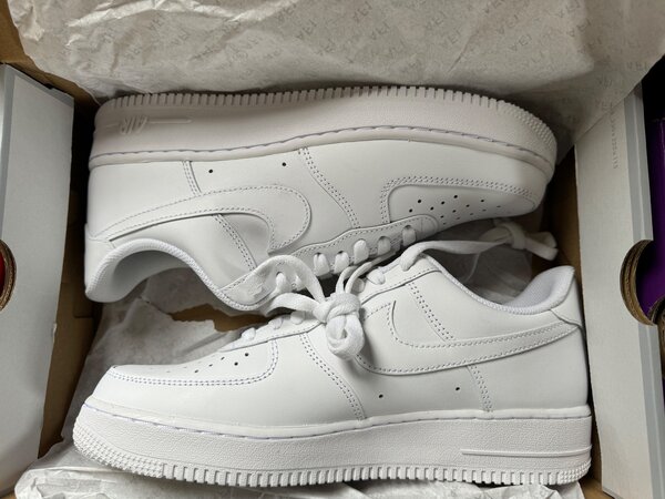 AUTHENTIC NIKE AIR FORCE 1 07 TRIPLE WHITE