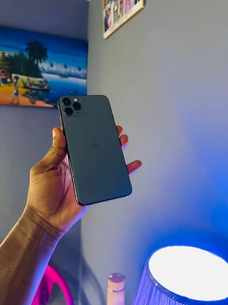 iPhone 11 Pro Max 64 gig Everything is working